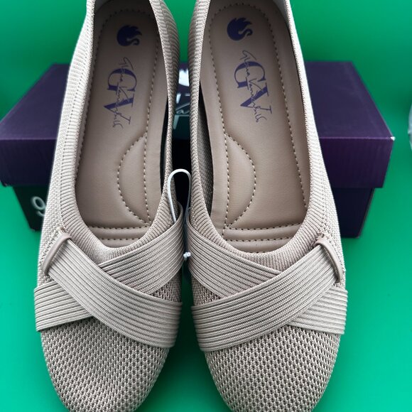 GLORIA VANDERBILT SIZE 9/ DEBBIE/ NATURAL/FLATS LOAFER/ NEW WOMEN'S SHOES - Picture 1 of 10